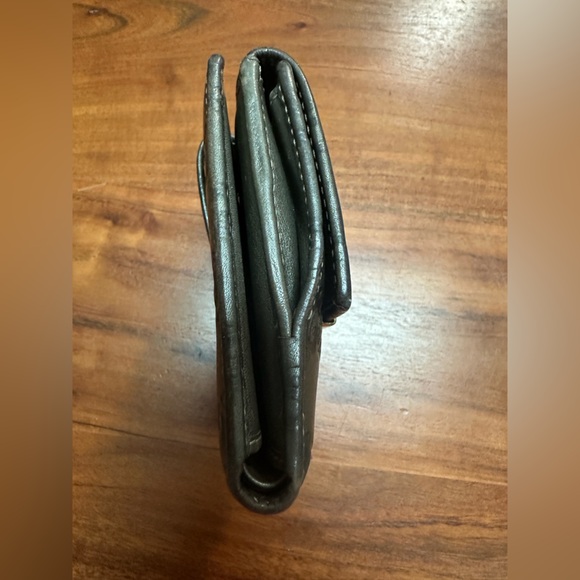 Gucci Embossed Leather Wallet in Green/Gray - Picture 9 of 10
